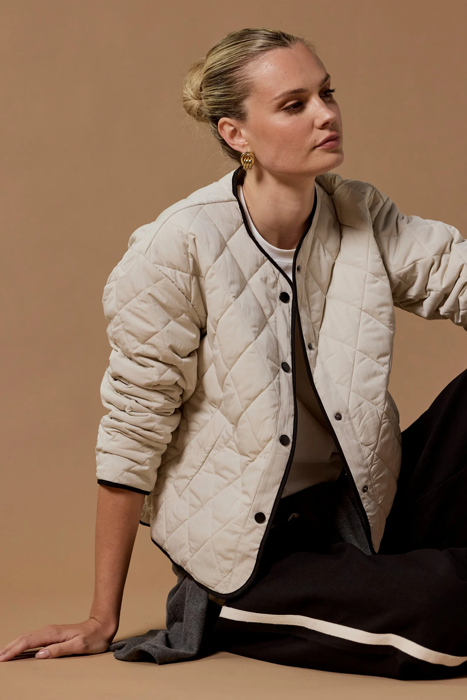 Apex Bone Collarless Quilted Contrast Piping Puffer Jacket