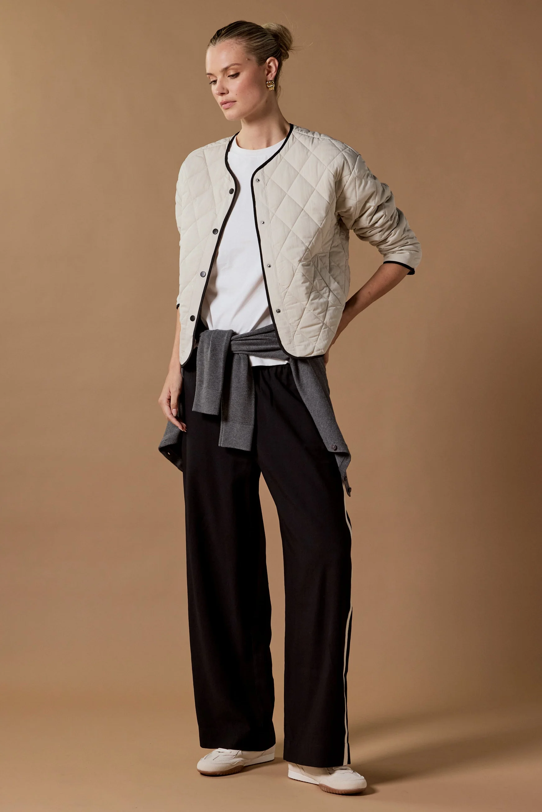 Apex Bone Collarless Quilted Contrast Piping Puffer Jacket - Image 2