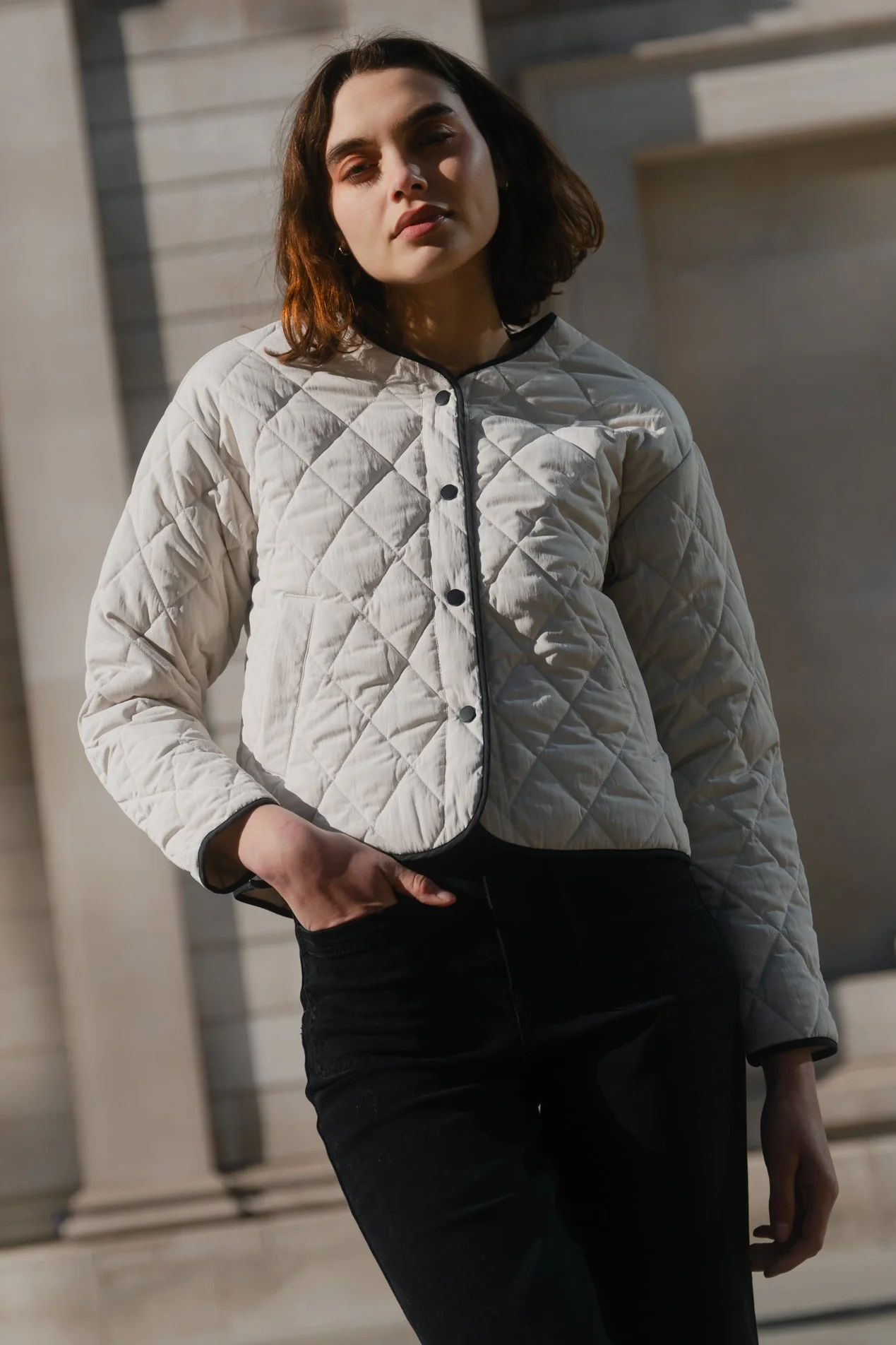 Apex Bone Collarless Quilted Contrast Piping Puffer Jacket - Image 4