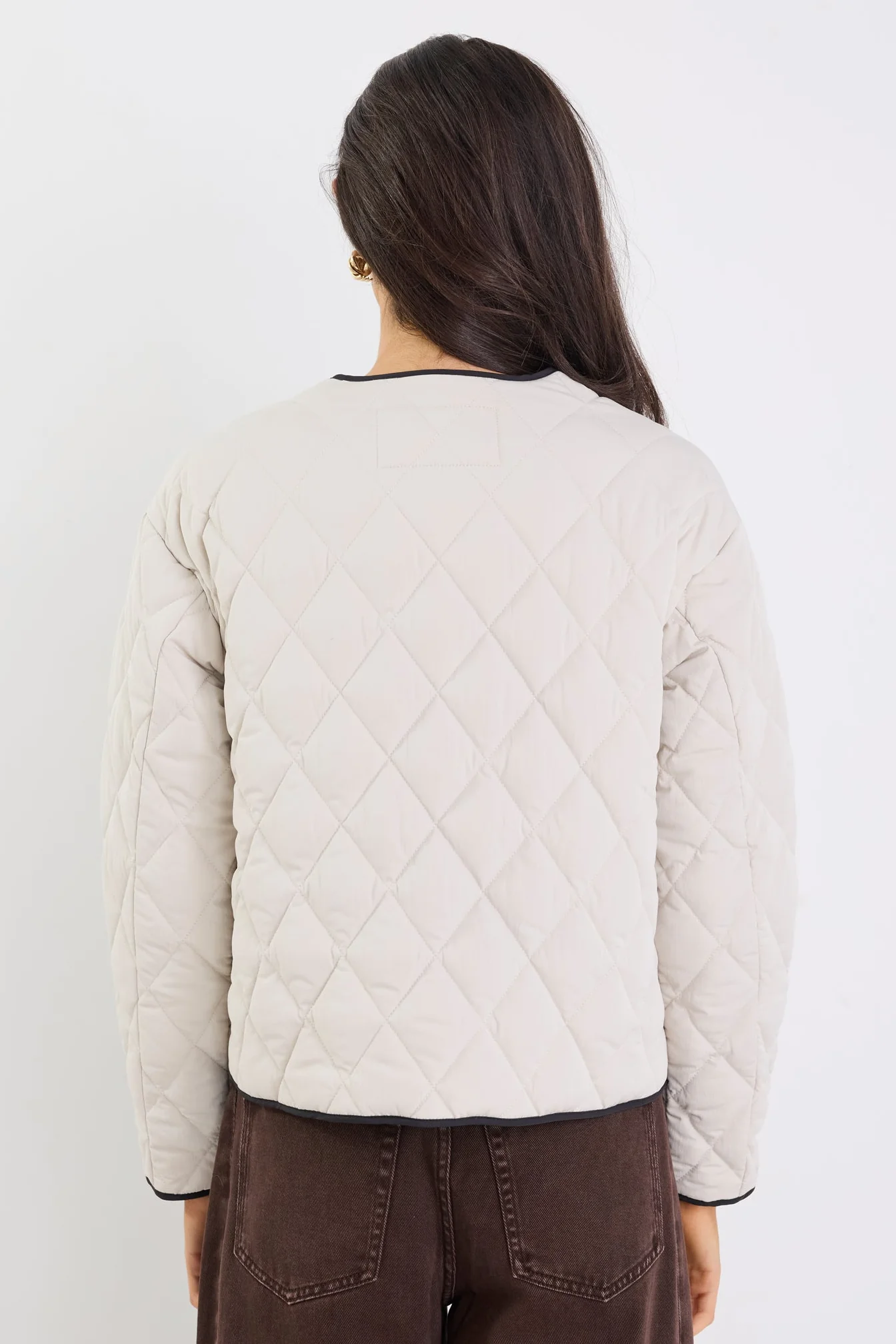 Apex Bone Collarless Quilted Contrast Piping Puffer Jacket - Image 9