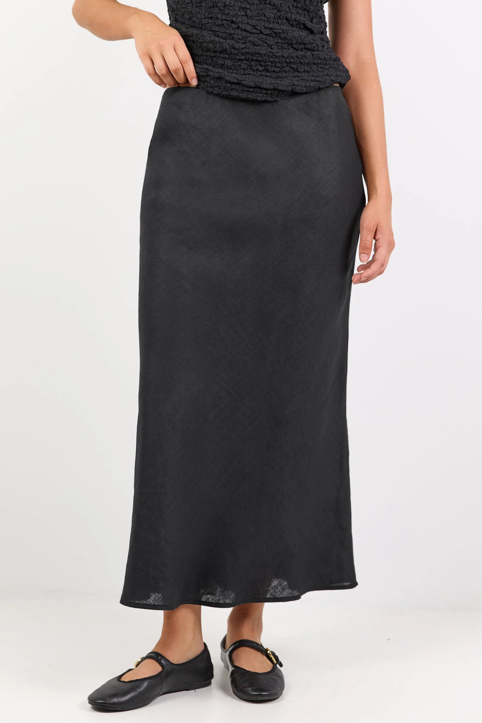 Bliss Black Linen Bias Midi Skirt - Image 4