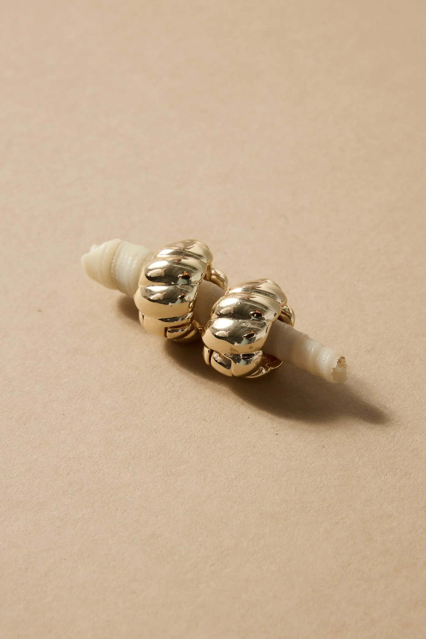 Chunky Ribbed Gold Hoop Earring - Image 3