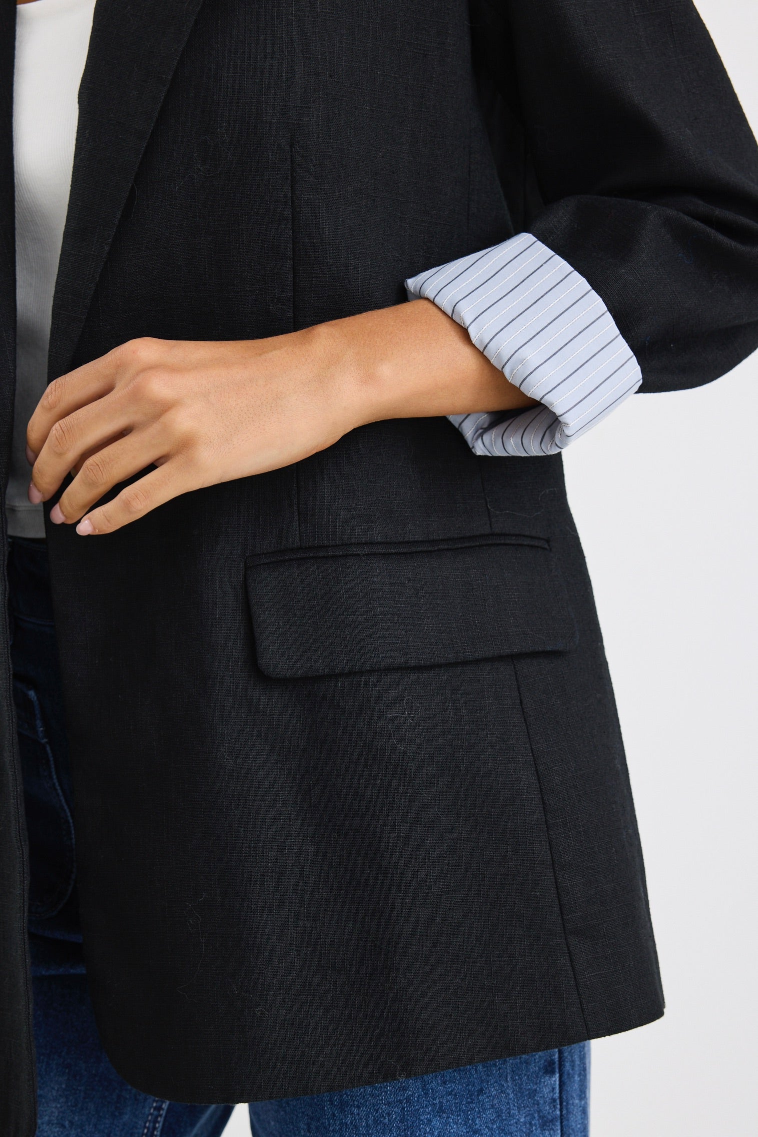 Dock Black Ramie Rolled Sleeve Blazer - Image 8