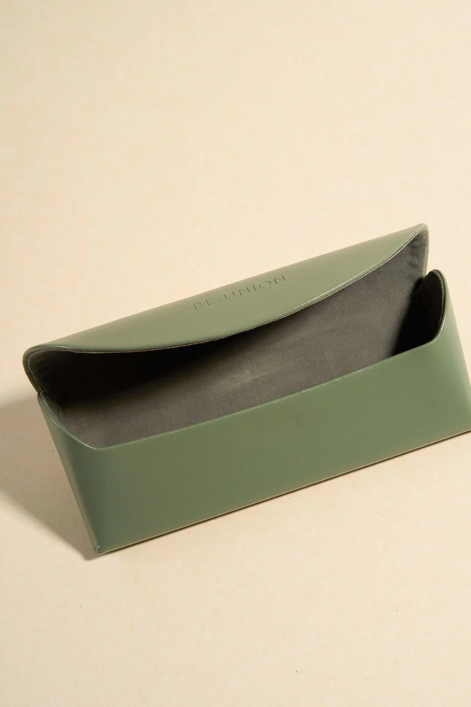 Manhattan Black Square Sunglasses - Image 6