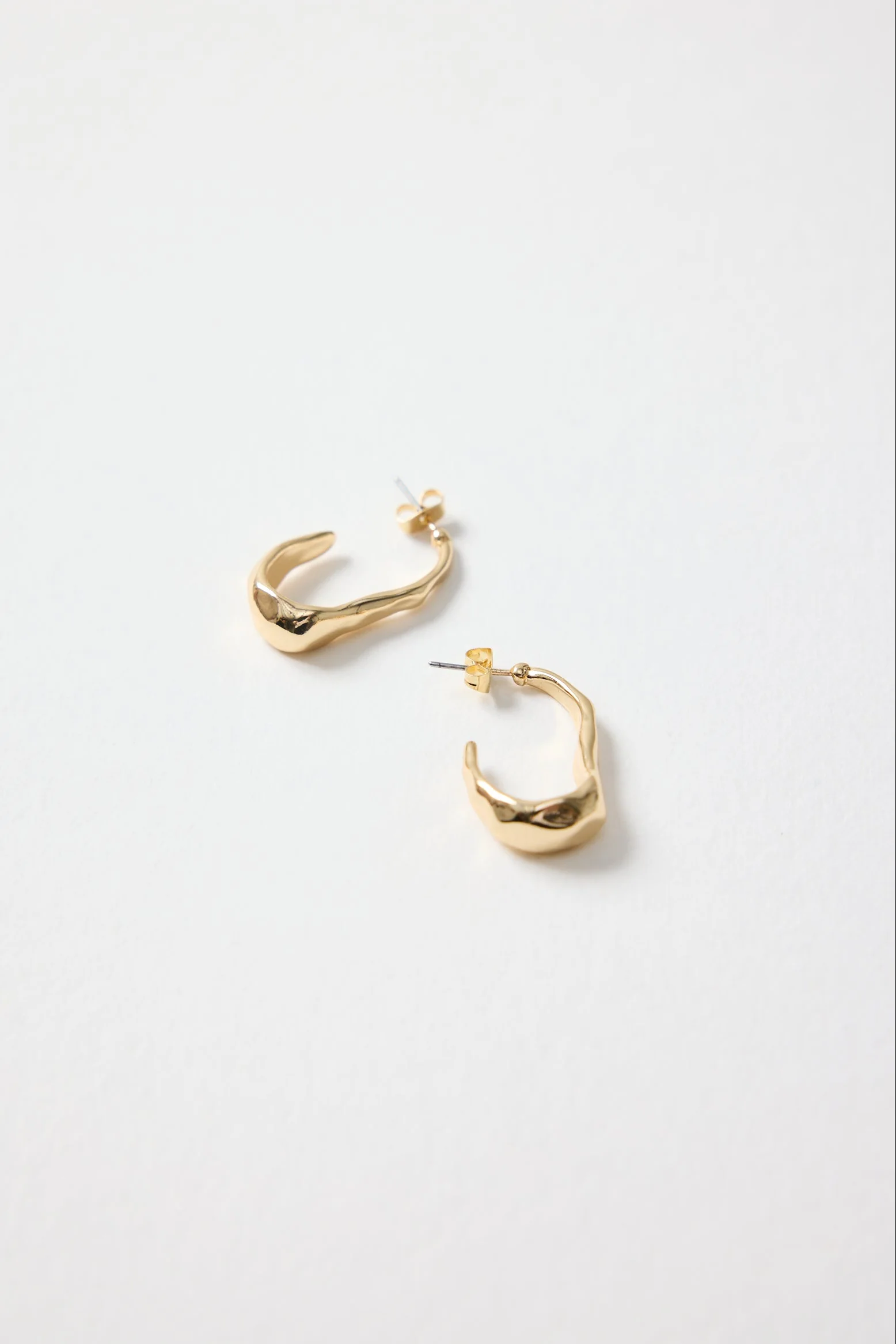 Organic Wavy Hook Gold Stud Earring