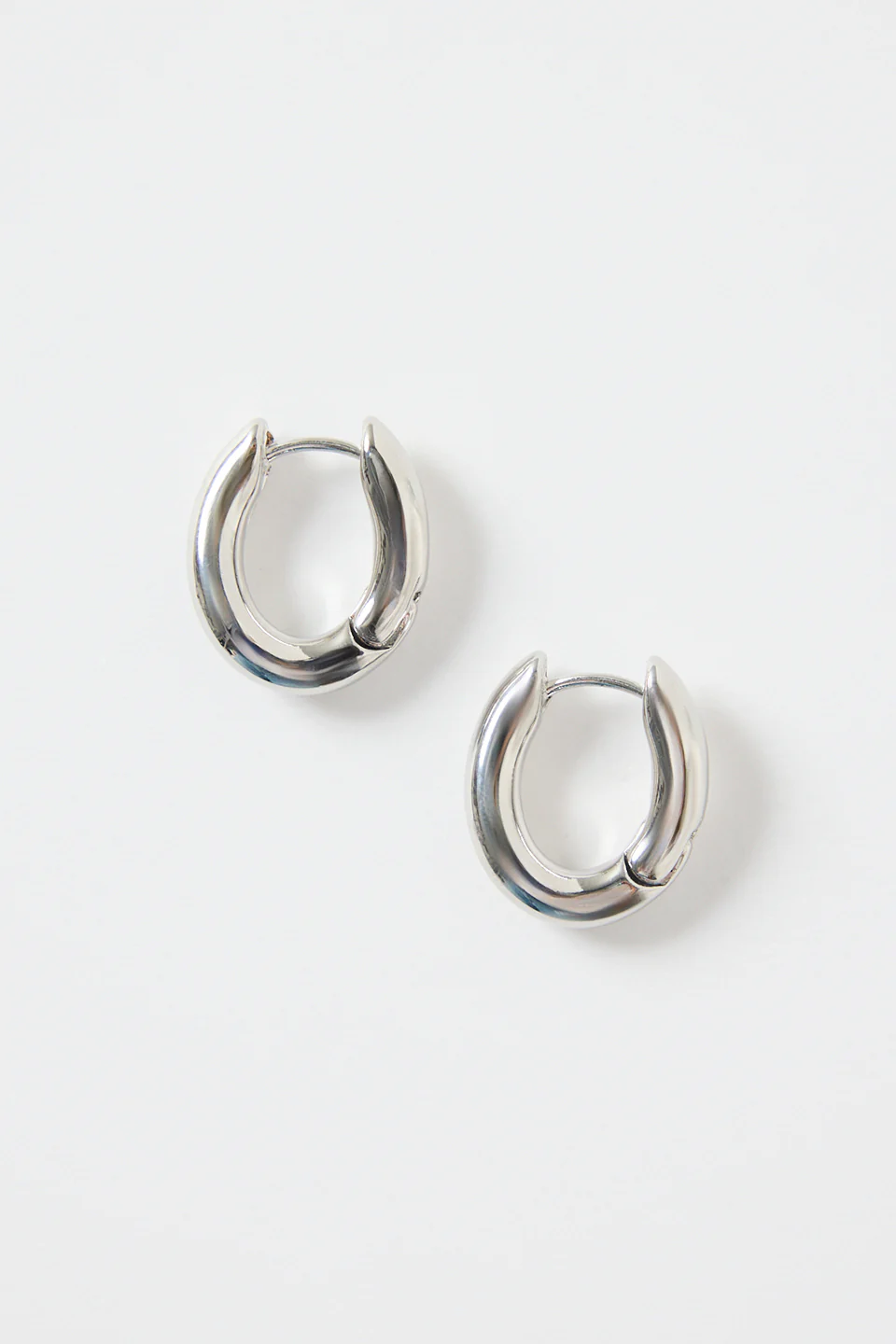 Oval Wavy Rhodium Hoop Earring - Image 2