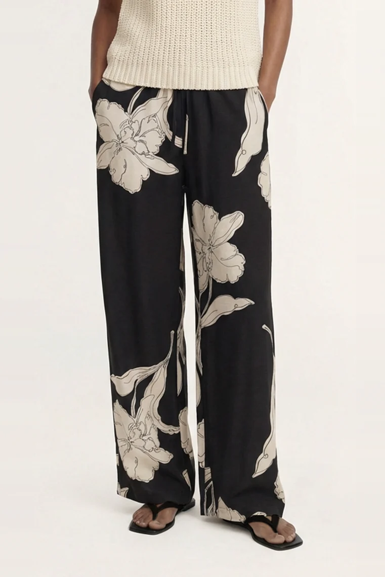 Veda Black Cream Floral Relaxed Pant - Image 3